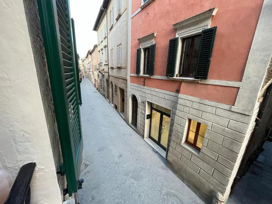 Апартаменты A Due Passi Da Piazza Grande Монтепульчано Экстерьер фото